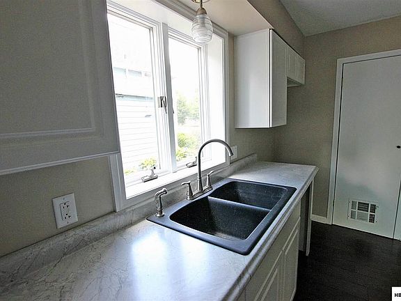 5th image of 219 N Union St