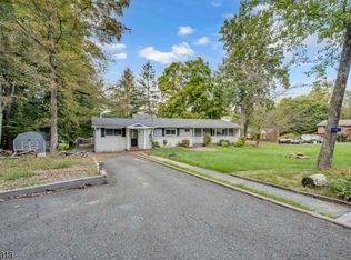 10 Hunters Ln, Andover, NJ 07821