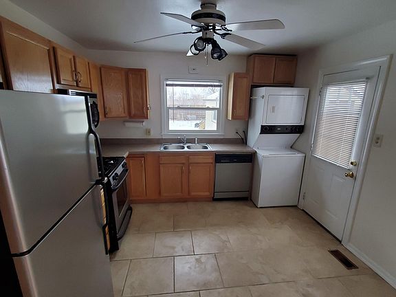 3rd image of 446 E La Salle St