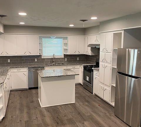 2nd image of 2517 Beverly Dr