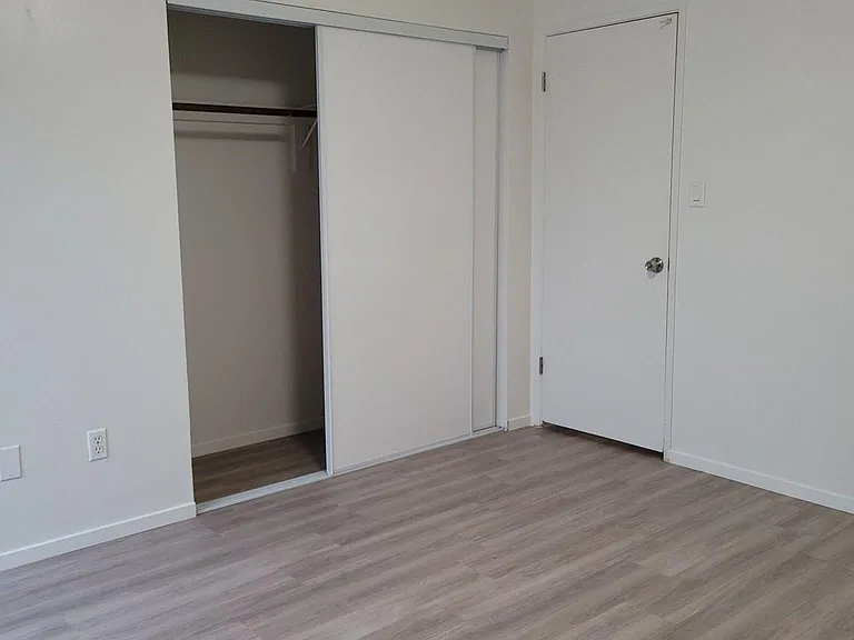 213 Universe Ave — Photo 5