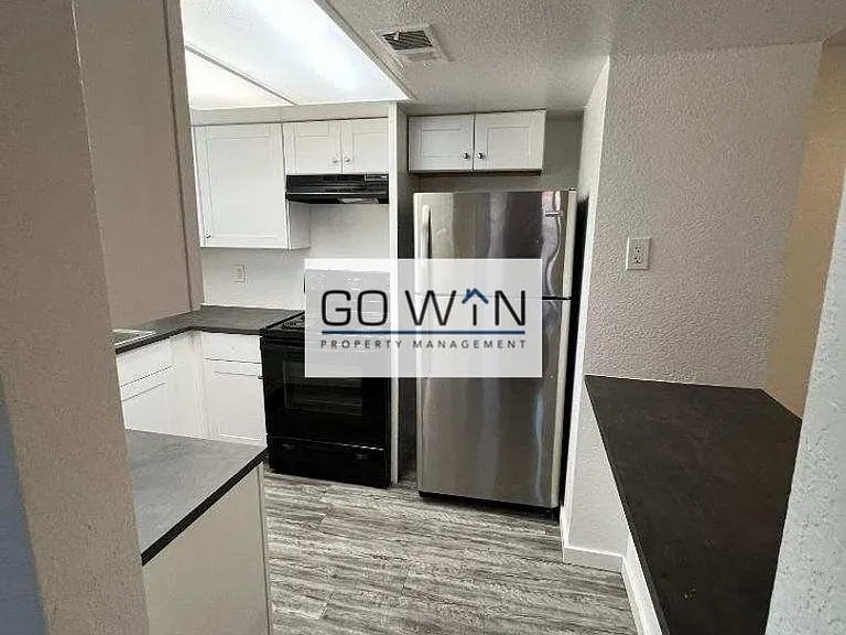 1212 W Mountain View Rd — Photo 12