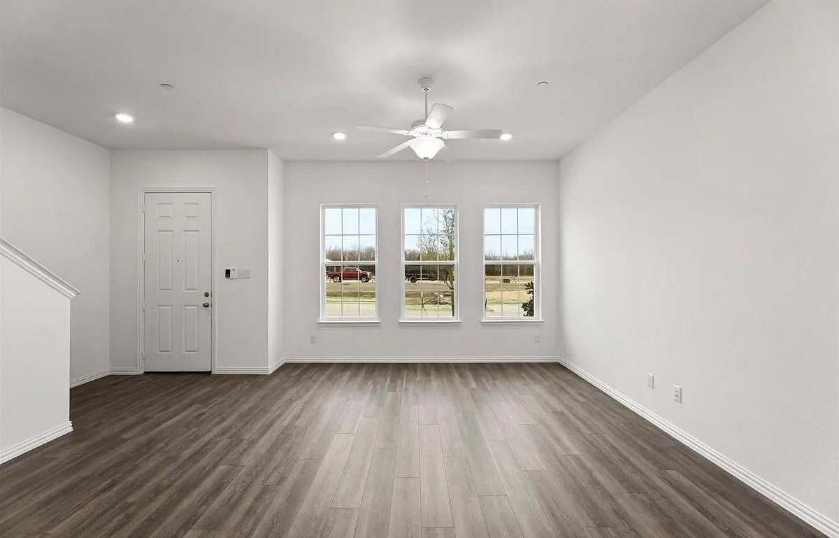 3 bed, 2.5 bath, 1647 sqft, $2,650 — Photo 3