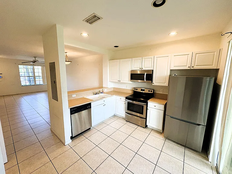 721 NW 42nd Ave — Photo 7