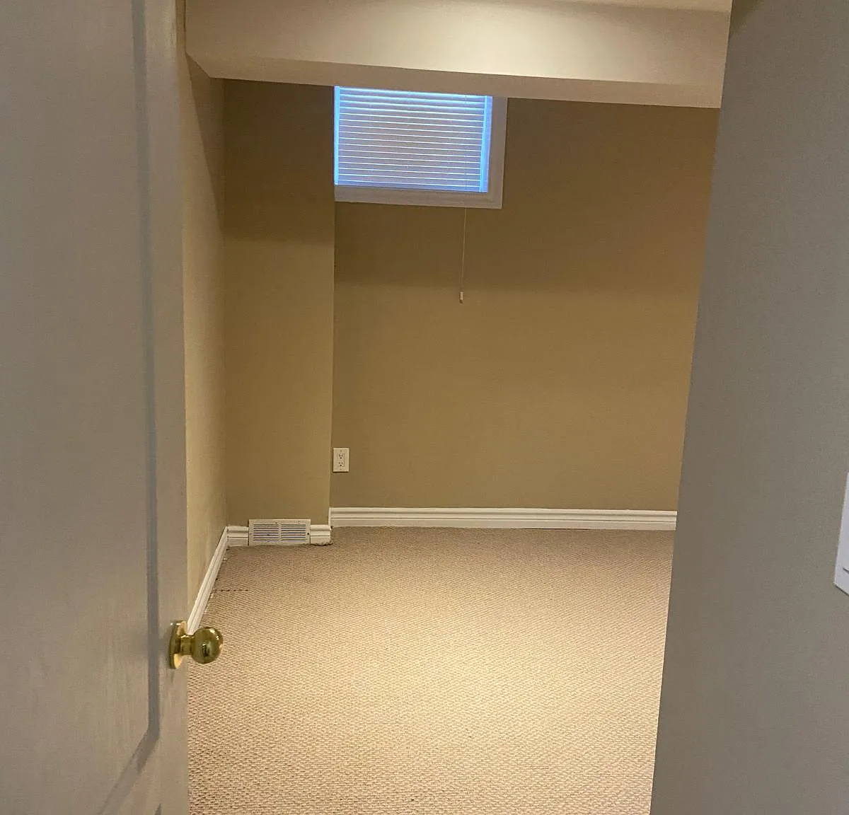 Bissland Dr, Ajax — Photo 2
