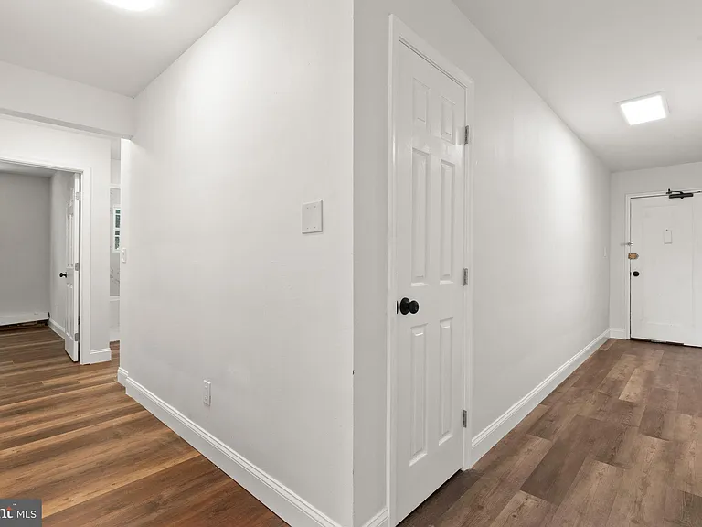 610 57th St NE #102 — Photo 9