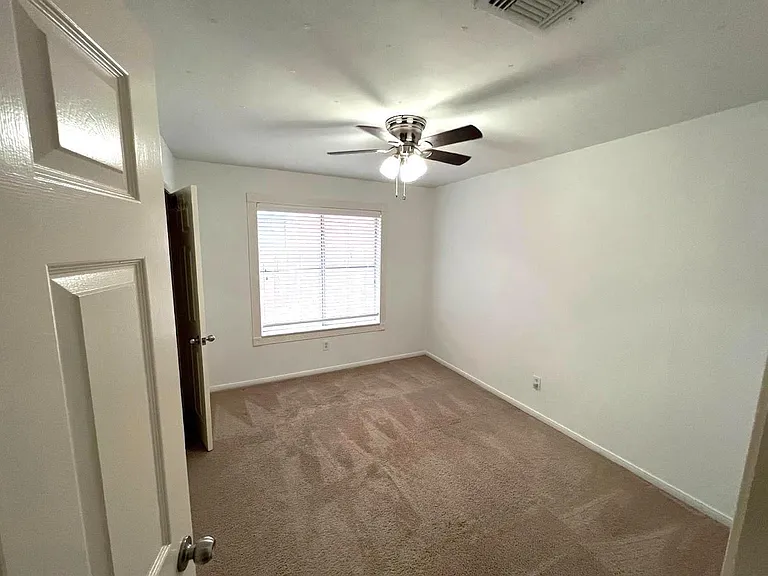2450 Parkwood Ln — Photo 12