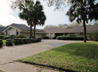 6028 Country Club Dr, Victoria, TX 77904