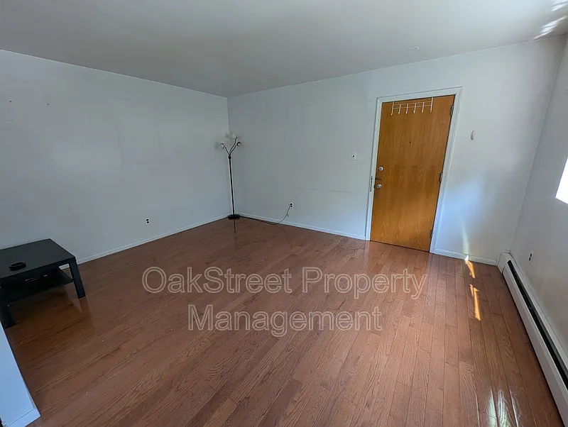 1 bed, 1.0 bath, $1,350 — Photo 2