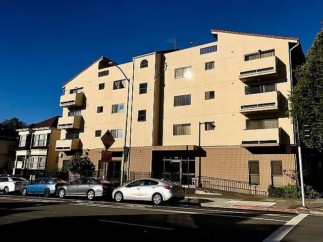 625 Madison St APT 108 photo 1