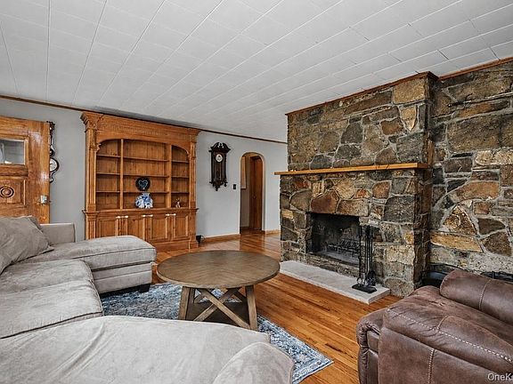 3rd image of 124 Cherrywood Drive