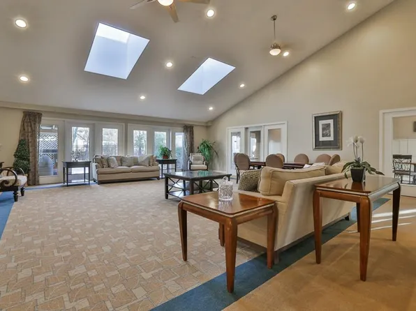 500 Brookside Dr, Andover, MA