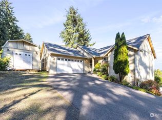 292 E Lakeland Dr, Allyn, WA 98524