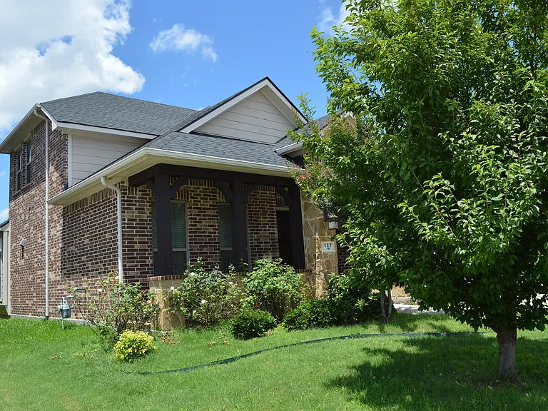 127 Iris Dr — Photo 3
