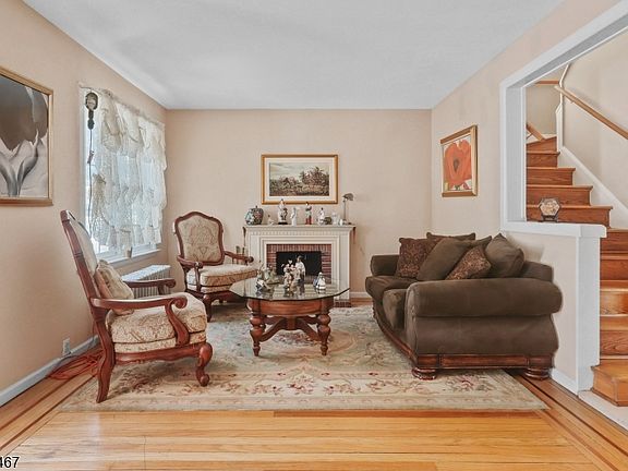 2nd image of 47 Elycroft Pkwy