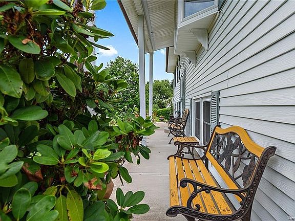 3rd image of 7 Lakeview Dr