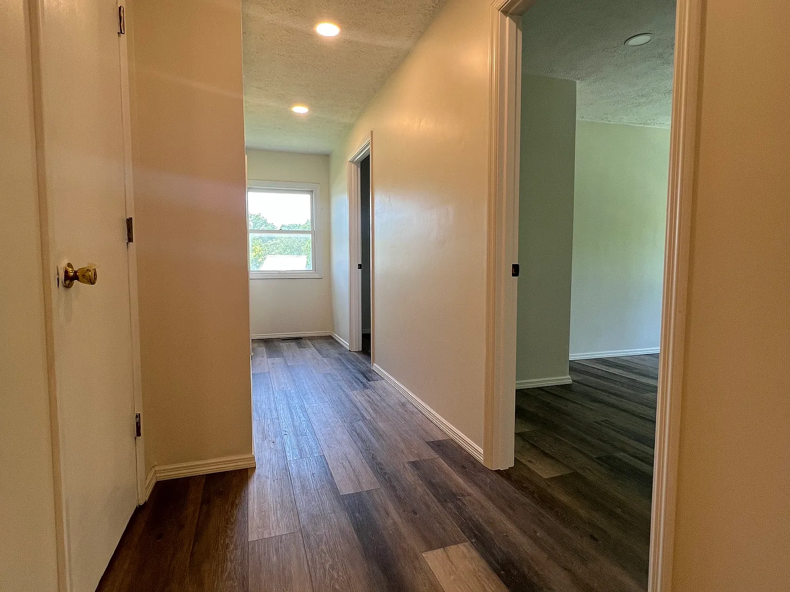 3 bed, 2100 sqft, $2,200 — Photo 4