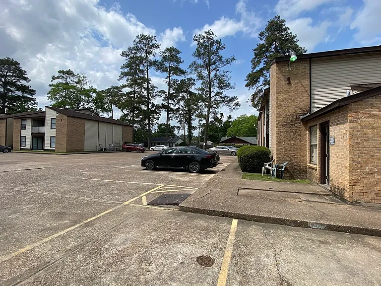 Brookhollow Apartments — Photo 6
