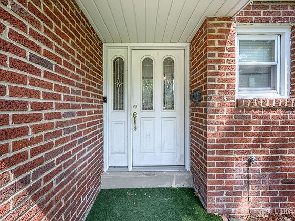 2nd image of 422 King George Rd