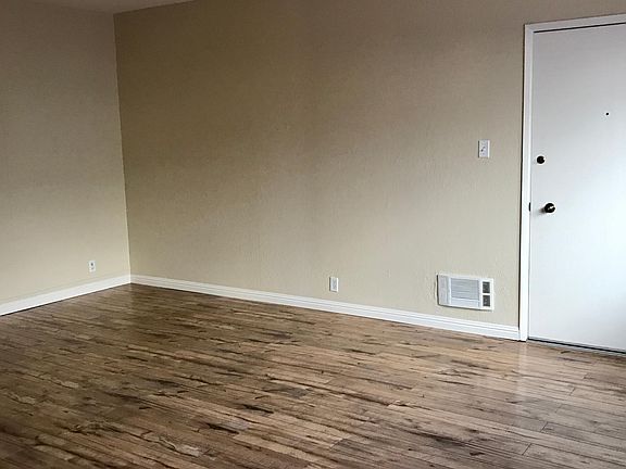 3rd image of 440 Richmond Dr Unit 2
