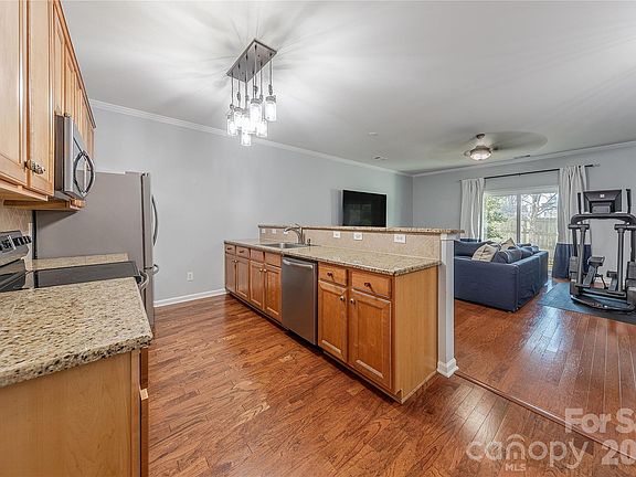 5th image of 2147 Midnight Blue Ln