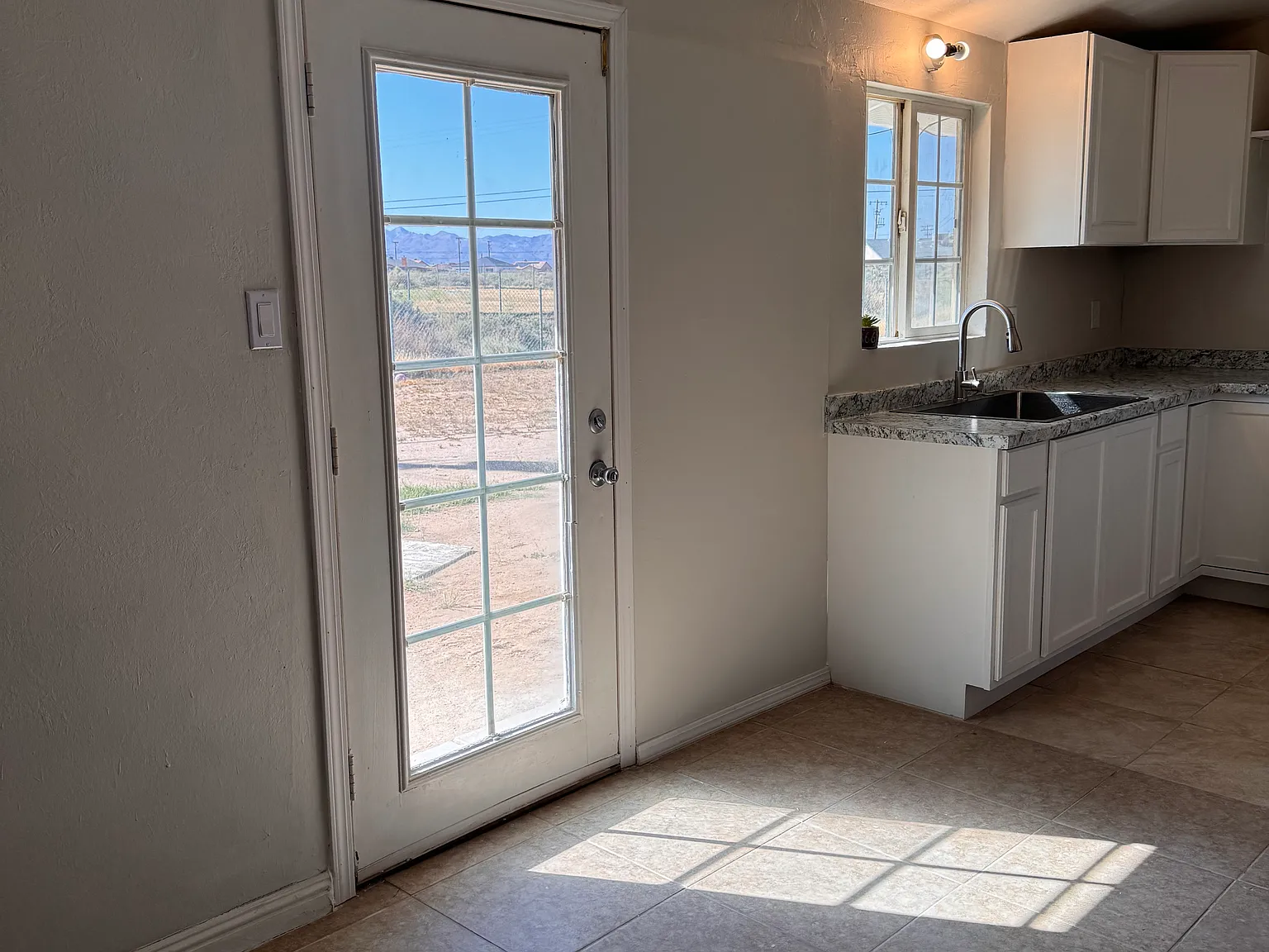 4 bed, $2,050 — Photo 4