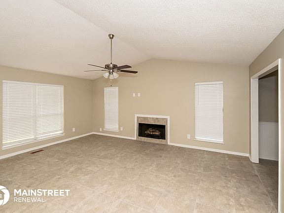 3rd image of 2568 Daly Dr