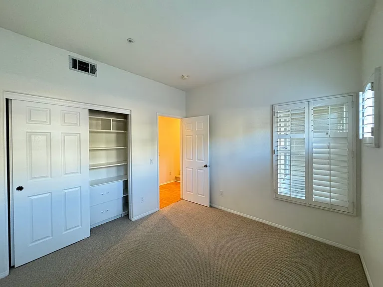 616 E Walnut St — Photo 6