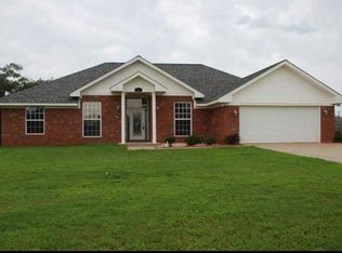 82 Hannah Rd, Level Plains, AL 36322