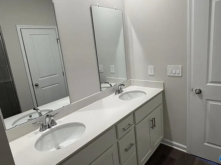 8204 Huspa Ave — Photo 17