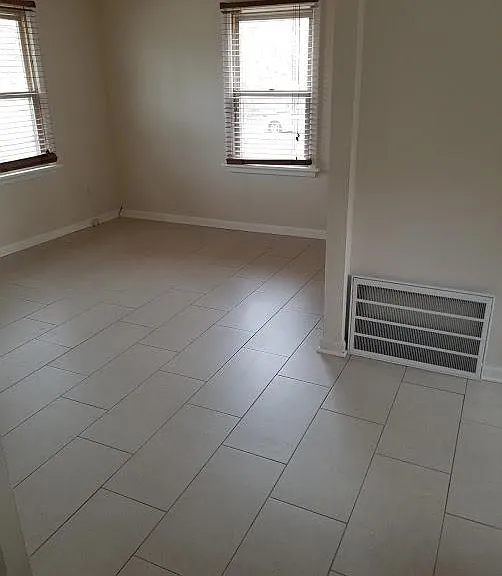 616 Garfield Ave — Photo 2