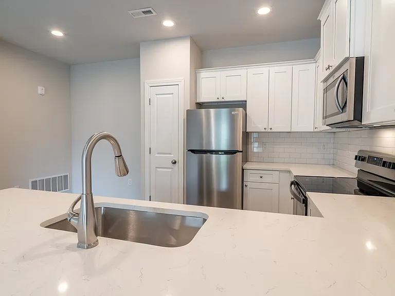 West Village Villas and Apartments — Photo 7