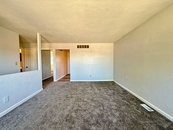 4th image of 2604 Eastview Dr APT C