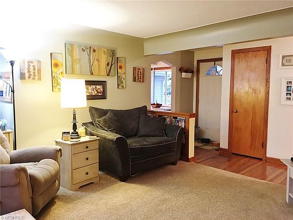 3rd image of 3886 Brucewood Dr SE