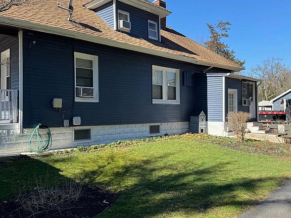 4th image of 688 E Sherman Ave