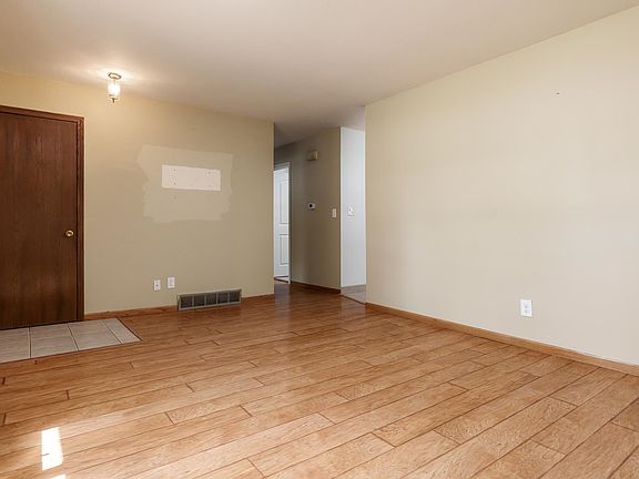 4th image of 3916 Toft St