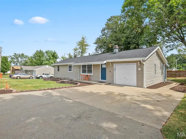 712 Highland Dr, O'Fallon, MO 63366