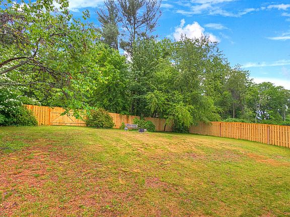 4th image of 105 Woodbine Dr