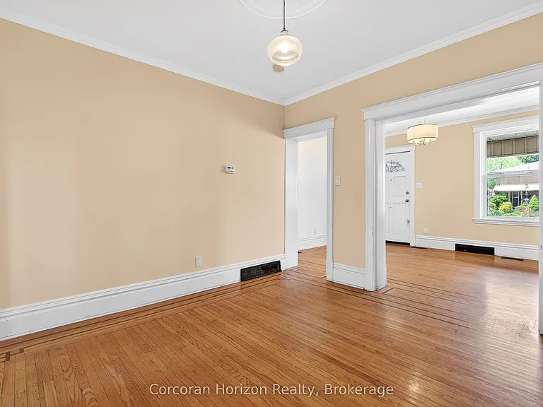 520 John St N — Photo 17
