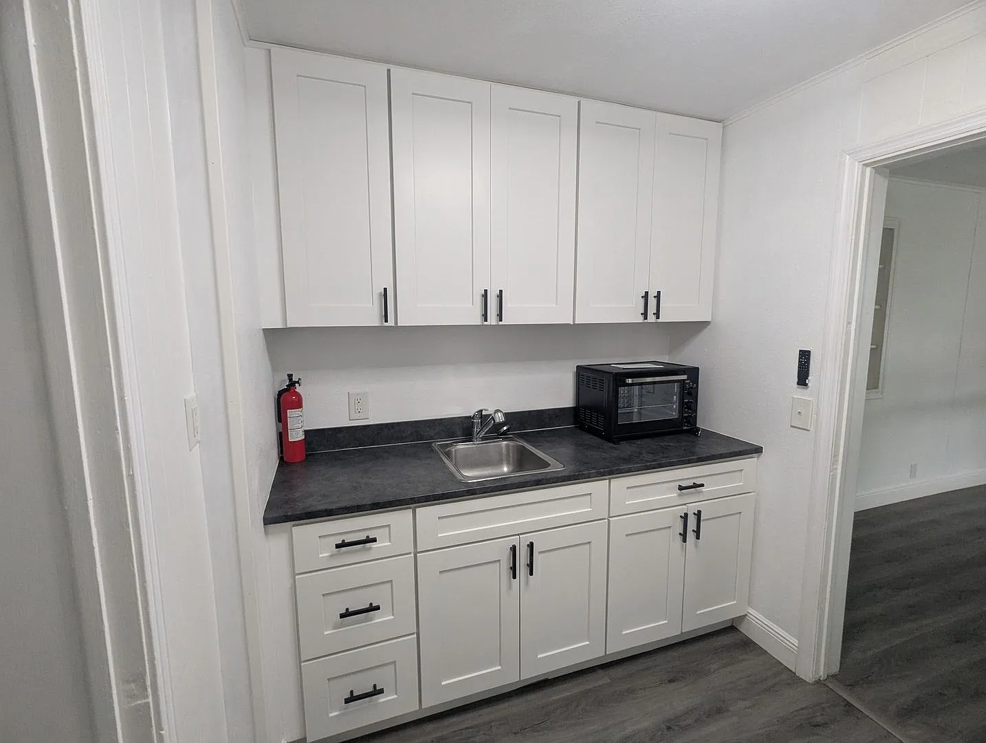 First Floor One Bedroom, One Bathroom For Rent, Pets Welcome, and Private Covered Parking — Photo 3