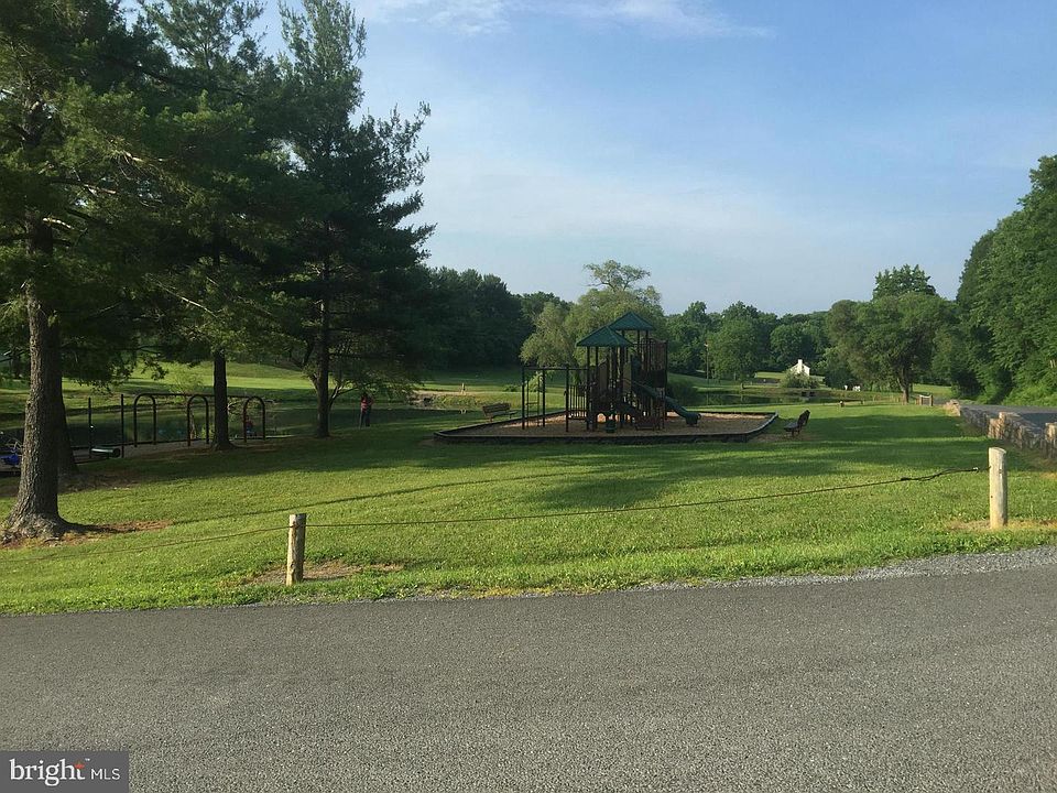 2nd image of Rockwood Trl