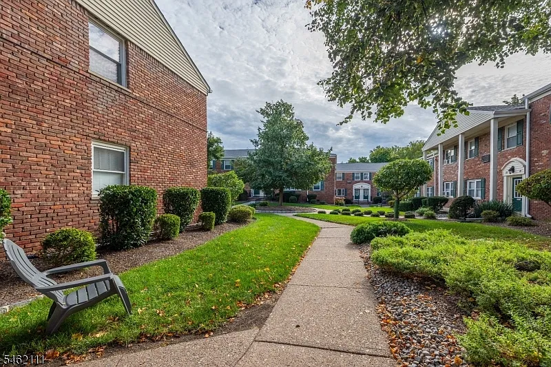 1 bed, 1.0 bath, $1,800 — Photo 2
