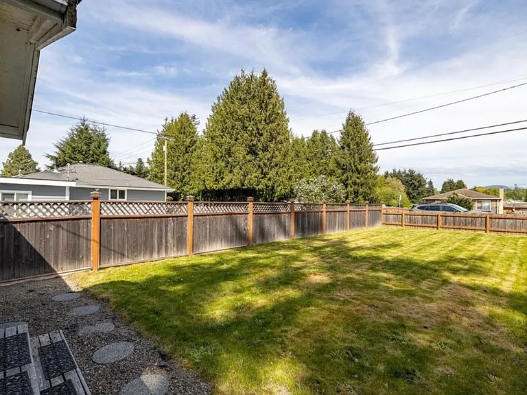 113 S Gardner Rd #B — Photo 3