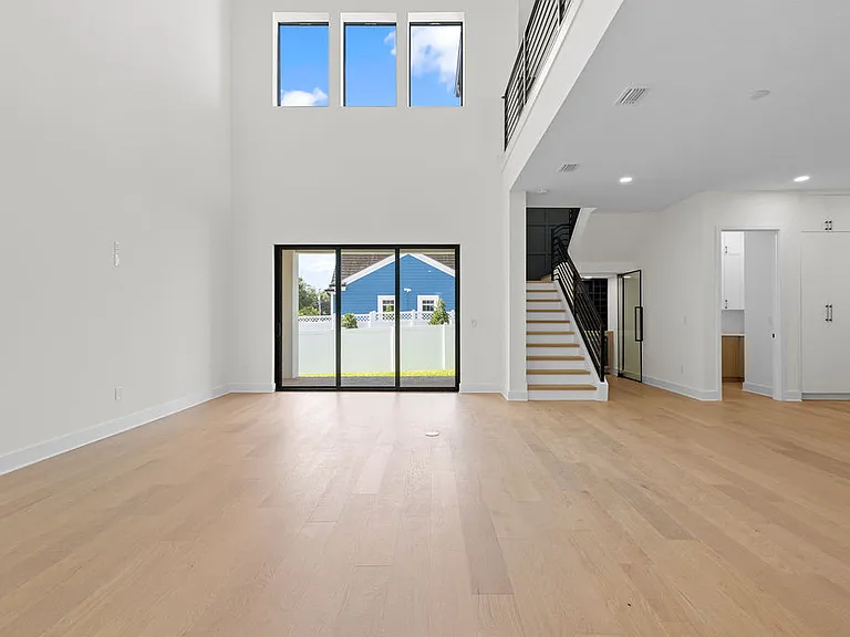 3202 W La Salle St — Photo 16