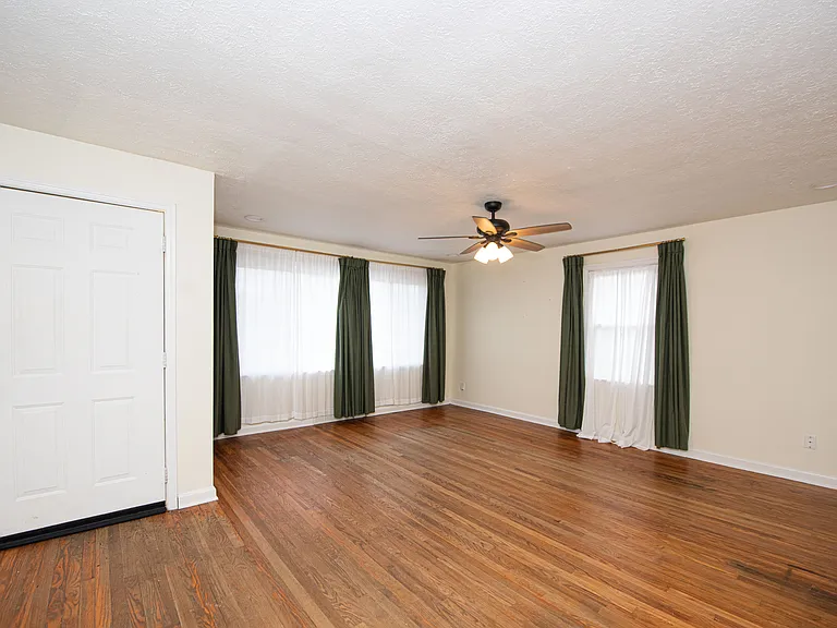 705 Briscoe Dr — Photo 4
