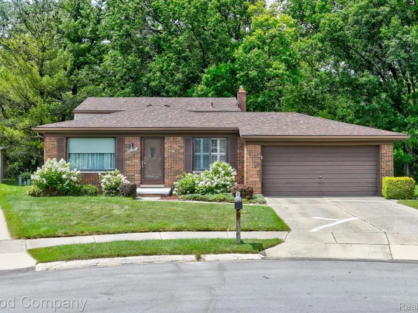 32381 Hampton Ct, Fraser, MI 48026