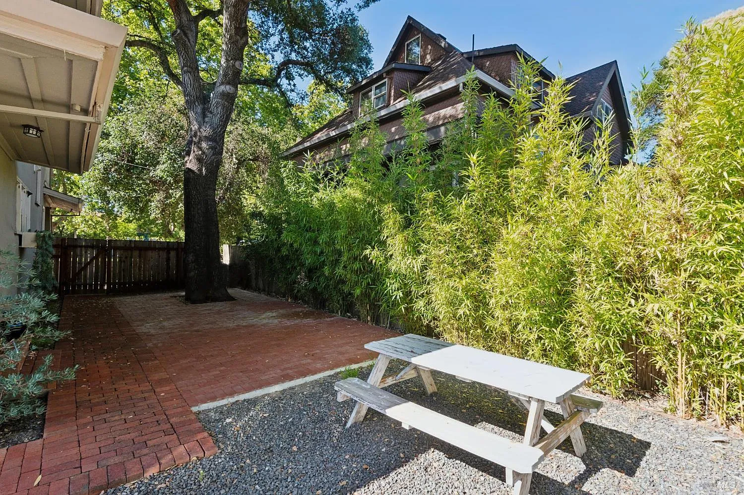 216 Hazel Street - Photo 4