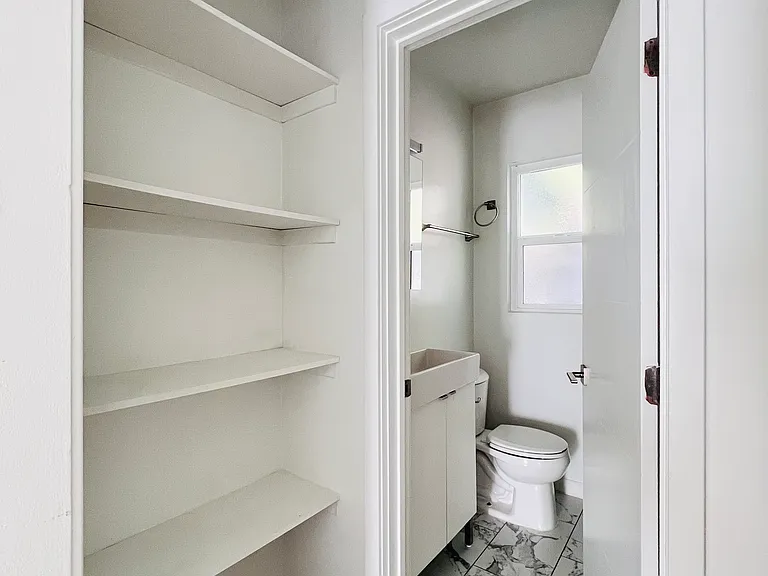 5525 Harold Way #14 — Photo 11