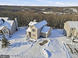 208 Sycamore Ct, Tannersville, PA 18372