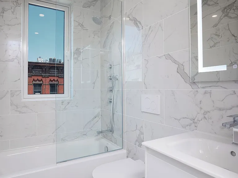 224 W 20th St #PENTHOUSE — Photo 21
